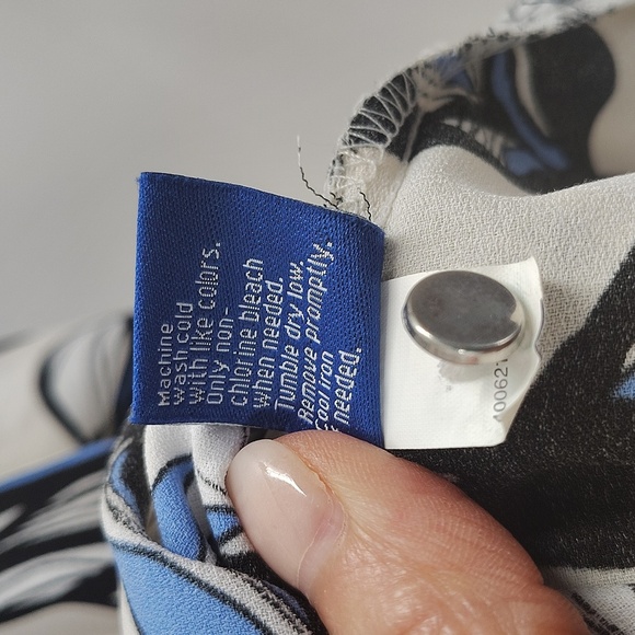 Apt 9 Pullover Blouse Size Medium Floral Blue Black Print Ruffle Sleeve - Picture 7 of 8